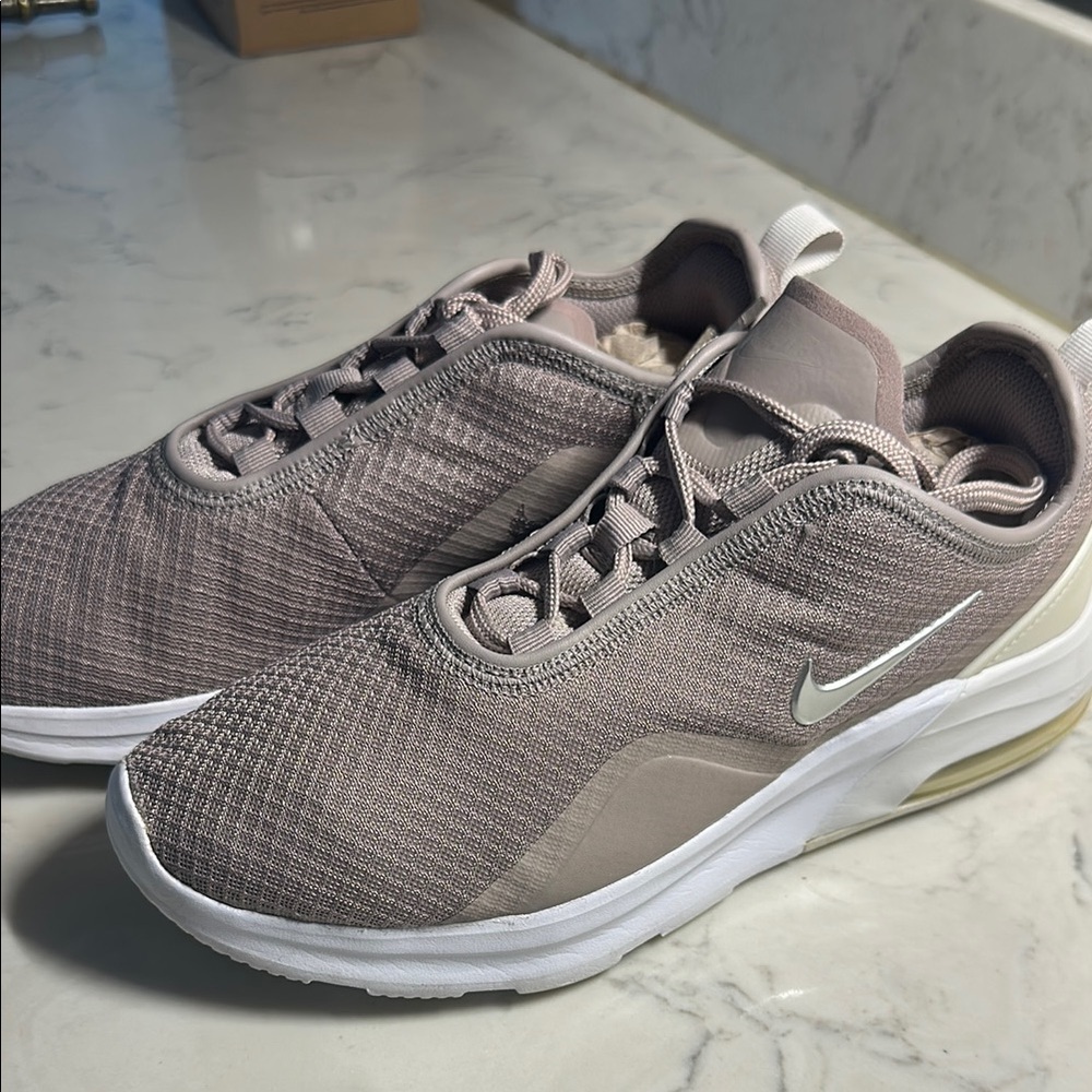 Nike Women's Gray Sneakers - Picture 4 of 4
